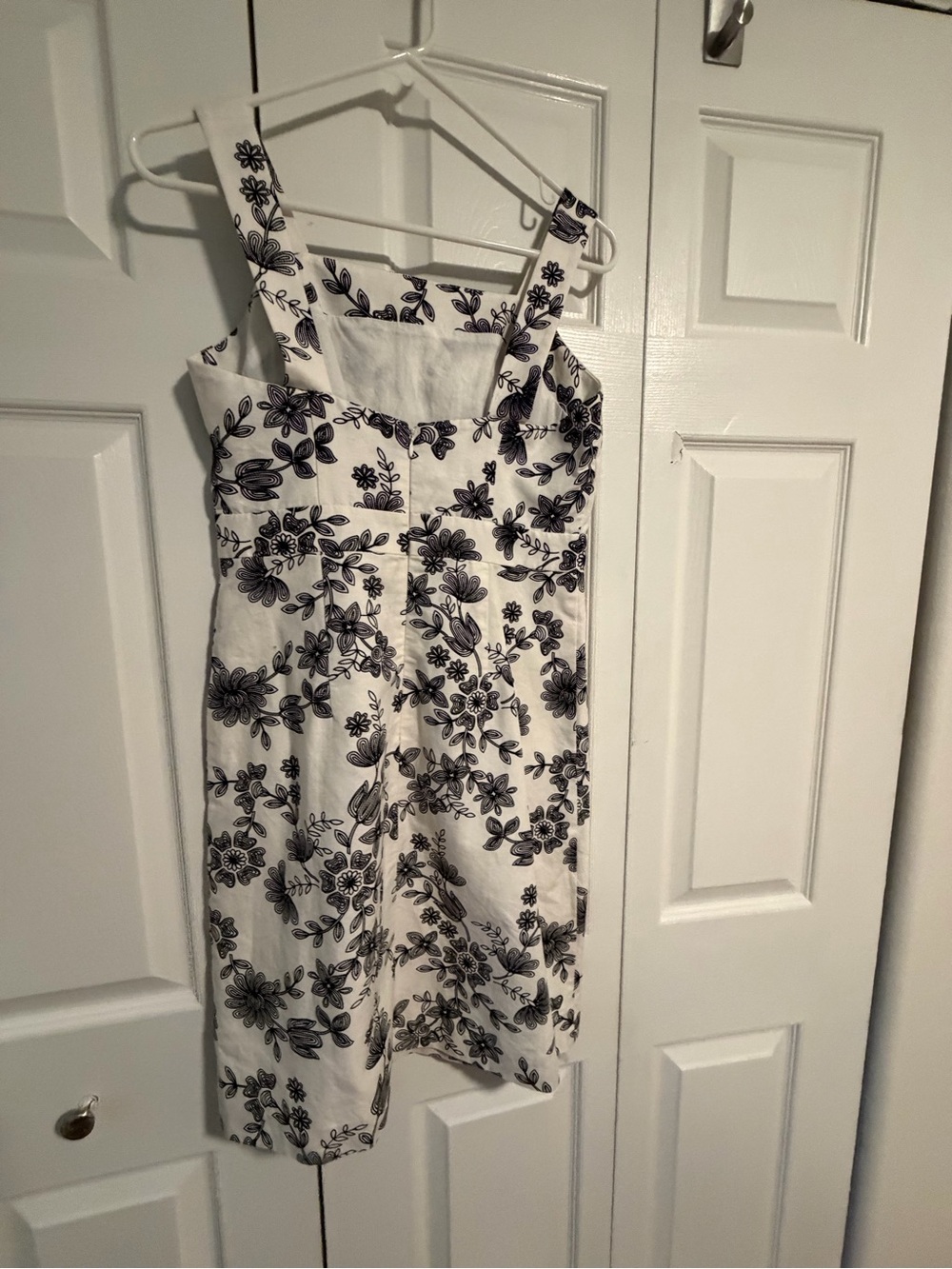 Ann Taylor White Midi Dress with Black Floral Pattern - Picture 4 of 8